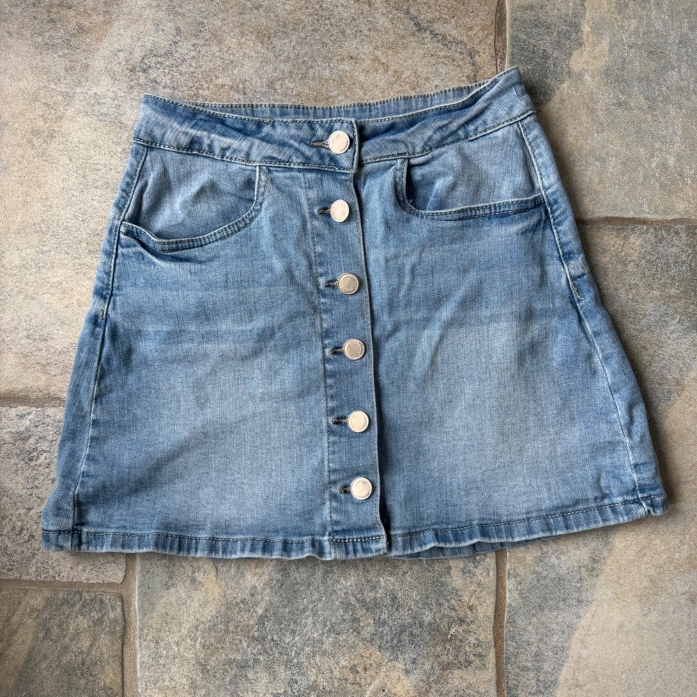 Y2K Mandee Button Front Denim Mini Skirt – Size Small, Stretchy, Vintage Vibes